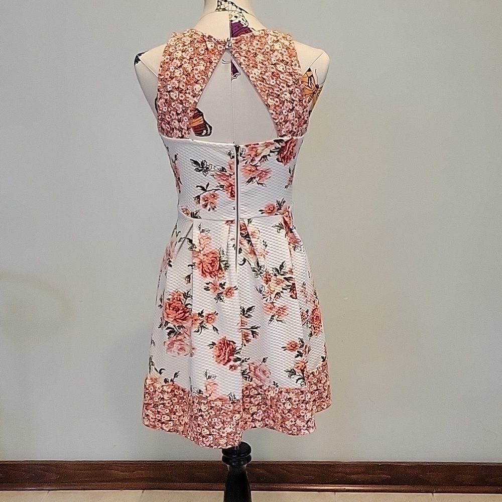 REWIND Floral Dress. Zips Up The Back With 2 Buttons. Size Small - Picture 3 of 8